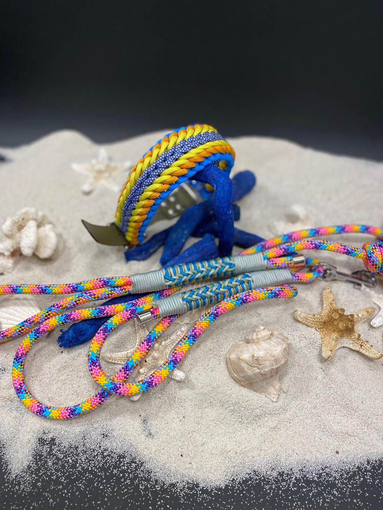 Set completi<br />
Collari in Paracord e pelle artigianali completi di guinzaglio per cani